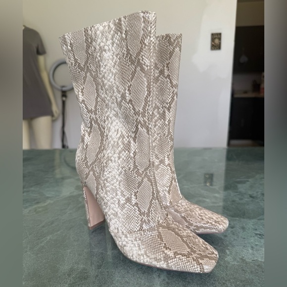 Snakeskin ankle boots booties - Fashion Nova (FN) - Picture 4 of 7